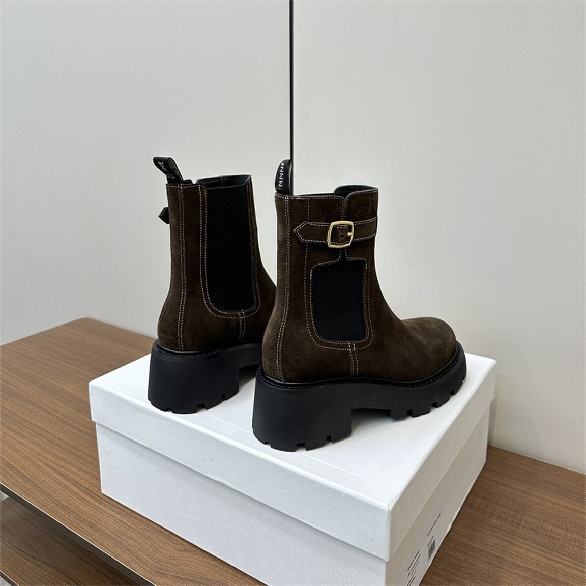 ronald-womens-chelsea-boots-suede_4